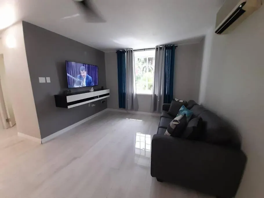 Modern Penthouse @ Sandcastles Ocho Rios Daire
